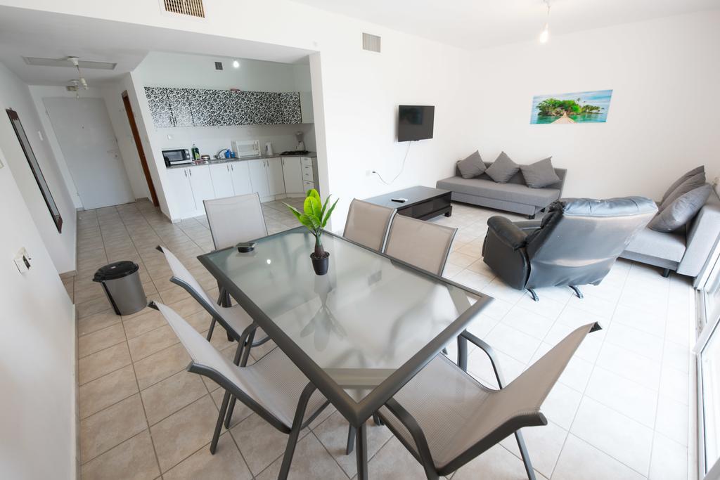 C Class Apartment Eilat Exterior photo
